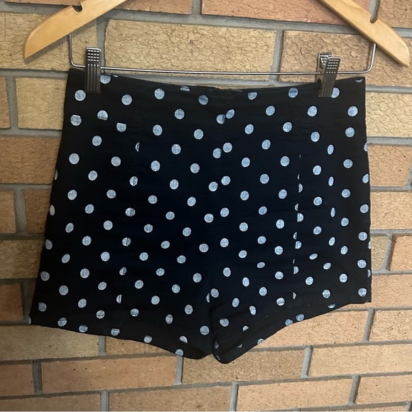 Kimchi Blue Urban Outfitters High Waisted Shorts Size 6 Navy Blue Polka Dot - Picture 1 of 4